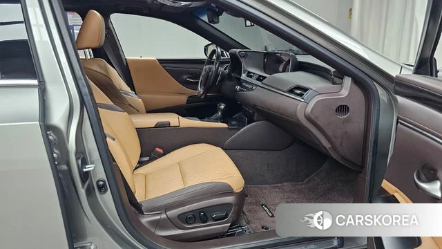 Lexus ES300h 7th generation 2021 Песочный из Кореи, фото 2