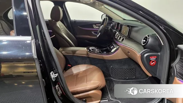 Mercedes-Benz E-Class W213 2020 Черный из Кореи, фото 2