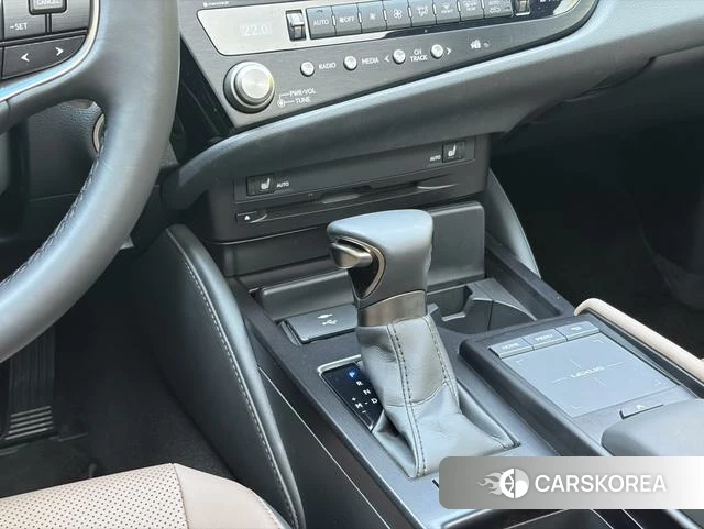 Lexus ES 2022 Шампань из Китая, фото 2