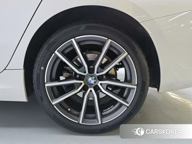 BMW 3 series 2023 Белый из Китая, фото 2