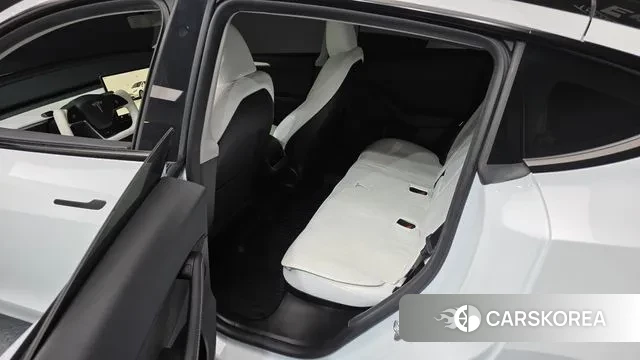 Tesla Model Y 2024 Белый из Кореи, фото 2