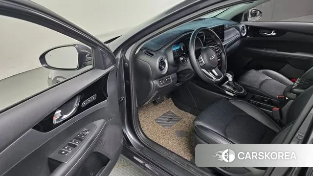 Kia The New K3 2nd generation 2022 Серый из Кореи, фото 2