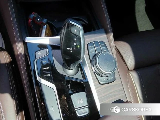 BMW 5 Series (G30) 2019 Белый из Кореи, фото 2