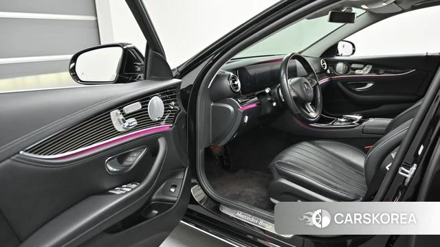 Mercedes-Benz E-Class W213 2018 Черный из Кореи, фото 2