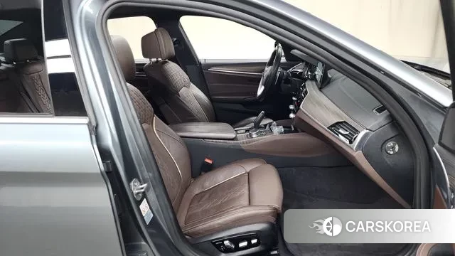 BMW 5 Series (G30) 2018 Серый из Кореи, фото 2