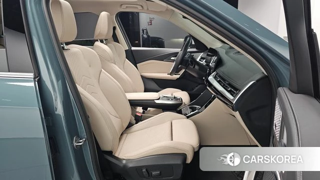 BMW iX1 (U11) 2024 Небесно-голубой из Кореи, фото 2
