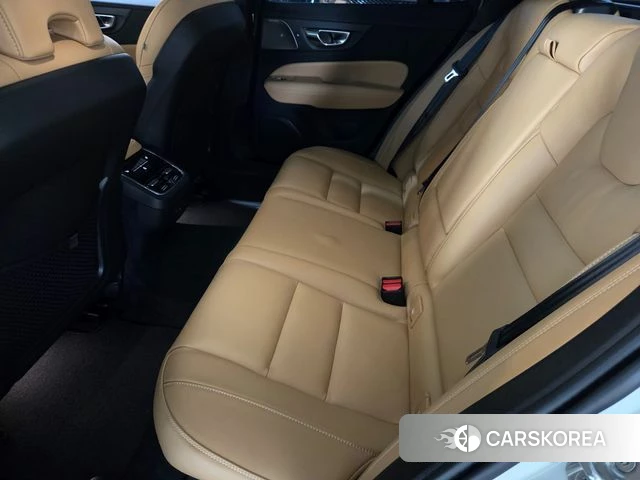 Volvo V60 Cross-Country 2nd Generation 2025 Белый из Кореи, фото 2