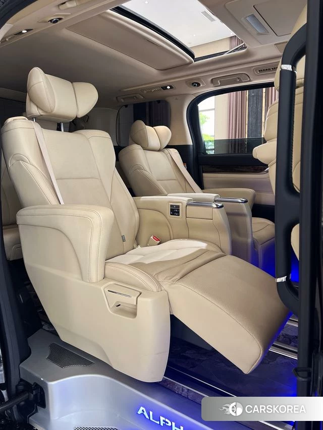 Toyota Elfa 2023 Черный из Китая, фото 2