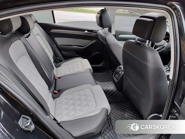Volkswagen Magotan 2024 Черный из Китая, фото 2