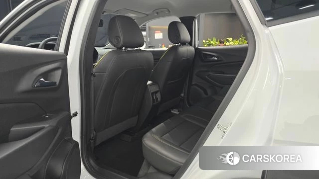 Chevrolet (GM Daewoo) Trax Crossover 2023 Белый из Кореи, фото 2