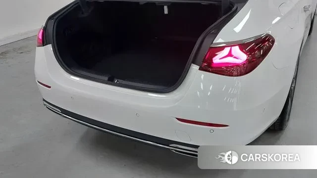 Mercedes-Benz E-Class W214 2024 Белый из Кореи, фото 2