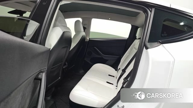 Tesla Model Y 2023 Белый из Кореи, фото 2