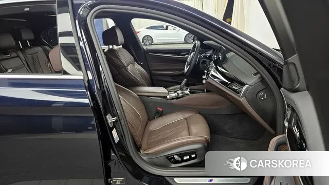 BMW 5 Series (G30) 2018 Черный из Кореи, фото 2