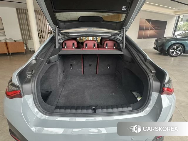 BMW i4 2023 Темно-серый из Китая, фото 2
