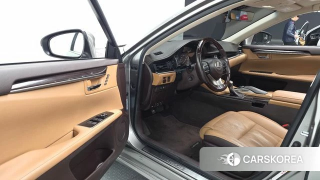 Lexus New ES300h 2018 Серебряный из Кореи, фото 2