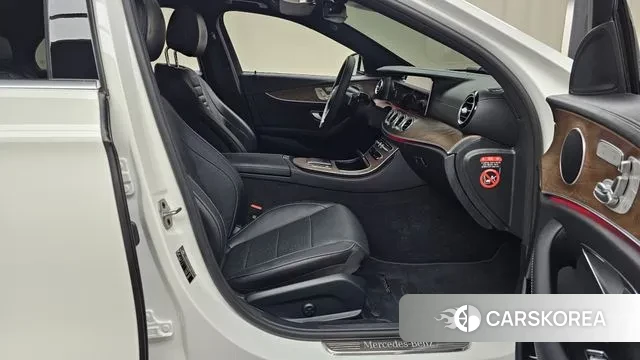 Mercedes-Benz E-Class W213 2023 Белый из Кореи, фото 2