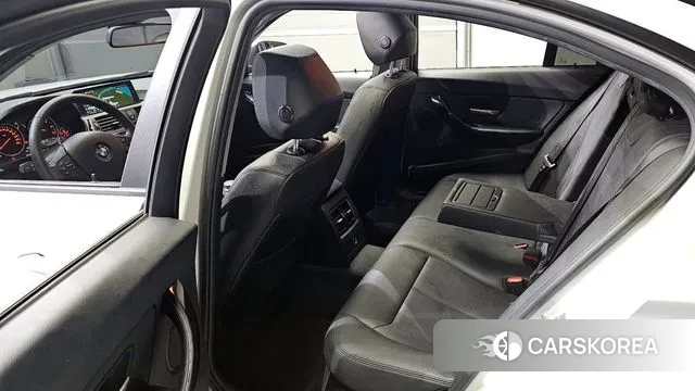 BMW 3 Series (F30) 2018 Белый из Кореи, фото 2