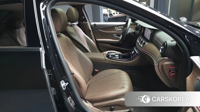 Mercedes-Benz E-Class W213 2019 Черный из Кореи, фото 2