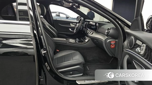 Mercedes-Benz E-Class W213 2022 Черный из Кореи, фото 2