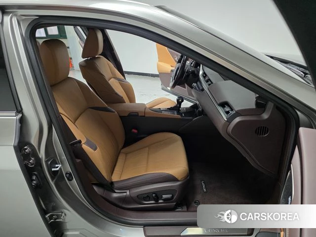 Lexus ES300h 7th generation 2021 Серебристо-серый из Кореи, фото 2