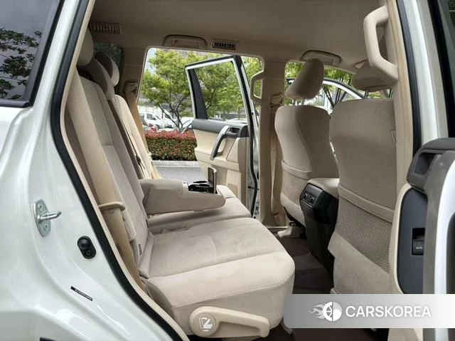 Toyota Prado (imported) 2023 Белый из Китая, фото 2