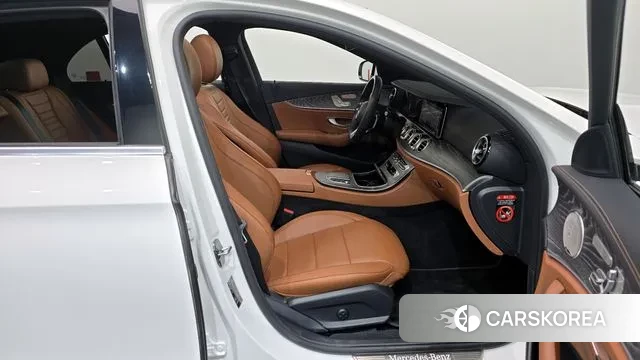 Mercedes-Benz E-Class W213 2021 Белый из Кореи, фото 2