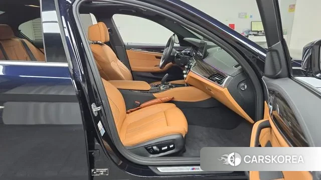 BMW 5 Series (G30) 2022 Черный из Кореи, фото 2