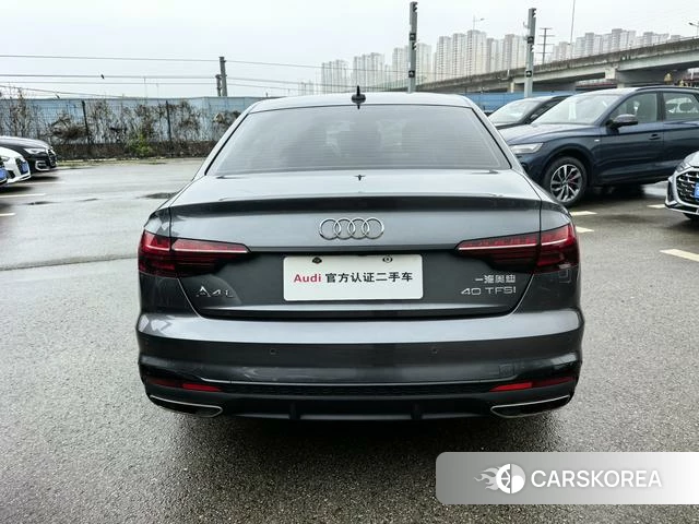 Audi A4L 2023 Темно-серый из Китая, фото 2