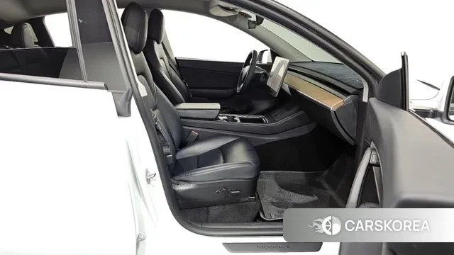 Tesla Model Y 2021 Белый из Кореи, фото 2