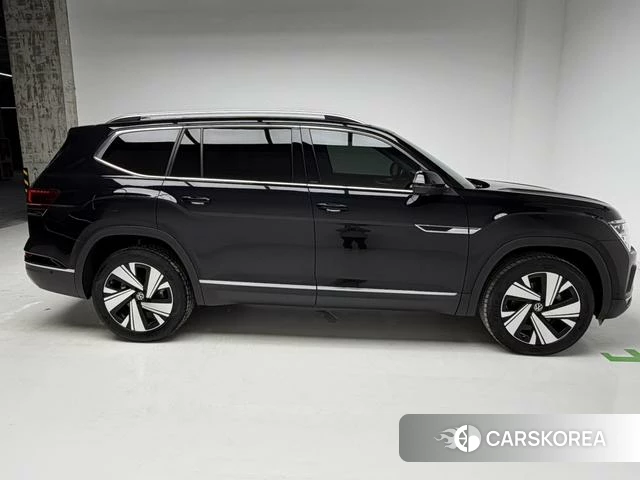 Volkswagen Tourang 2024 Черный из Китая, фото 2