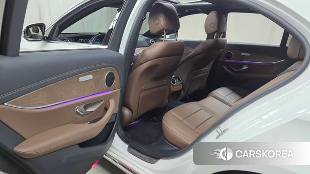 Mercedes-Benz E-Class W213 2022 Белый из Кореи, фото 2