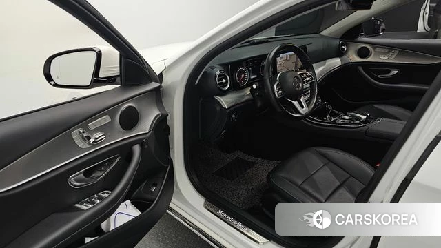 Mercedes-Benz E-Class W213 2018 Белый из Кореи, фото 2