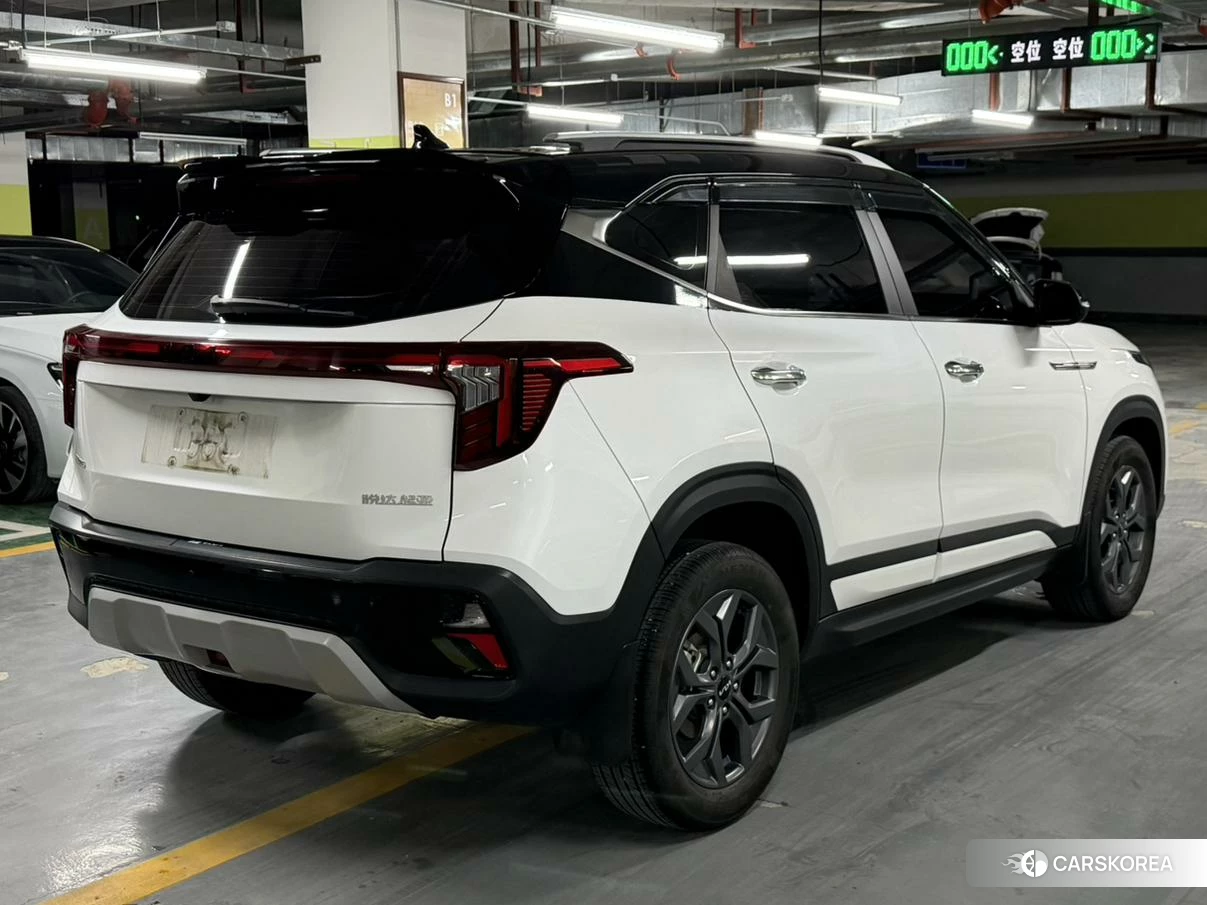 Kia Seltos 2023 Белый из Китая, фото 2