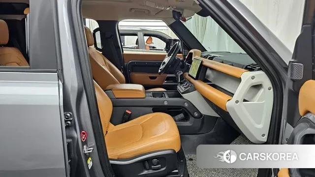 Land Rover Defender (L663) 2022 Серый из Кореи, фото 2