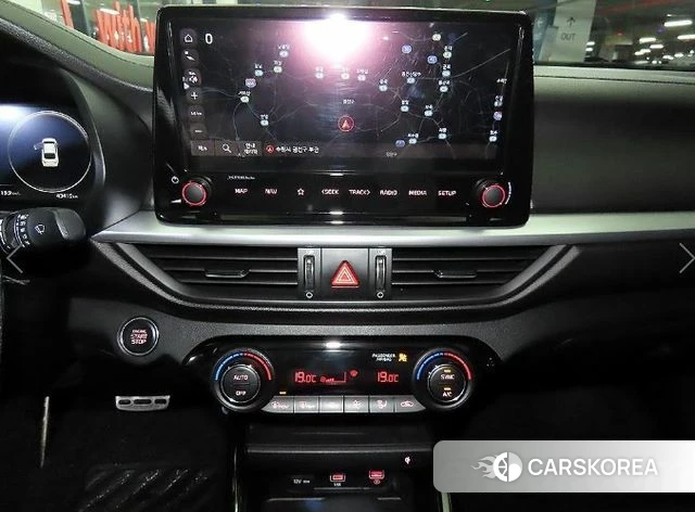 Kia The New K3 2nd generation 2022 Белый из Кореи, фото 2