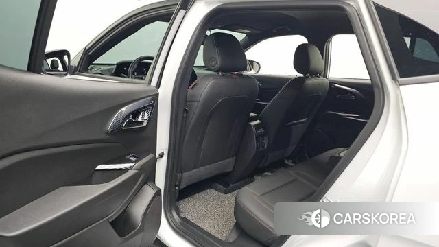 Chevrolet (GM Daewoo) Trax Crossover 2024 Белый из Кореи, фото 2