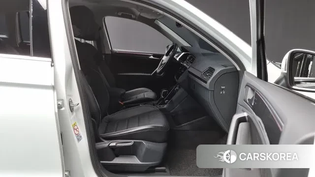 Volkswagen Tiguan second Generation 2022 Белый из Кореи, фото 2