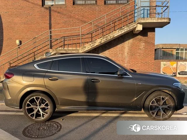 BMW X6 (G06) 2023 Коричневый из Кореи, фото 2