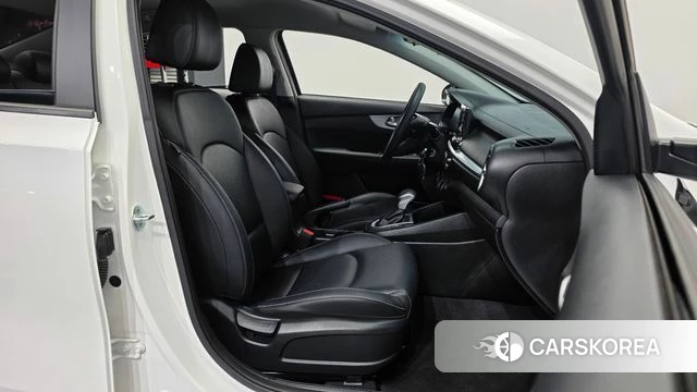 Kia The New K3 2nd generation 2022 Белый из Кореи, фото 2