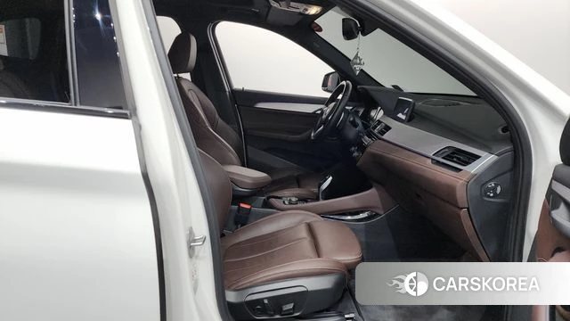 BMW X1 (F48) 2021 Белый из Кореи, фото 2