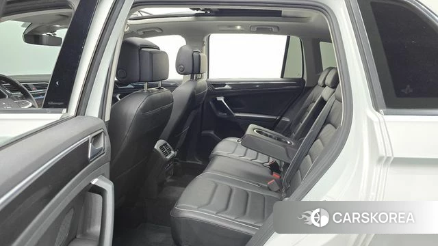 Volkswagen Tiguan second Generation 2022 Белый из Кореи, фото 2