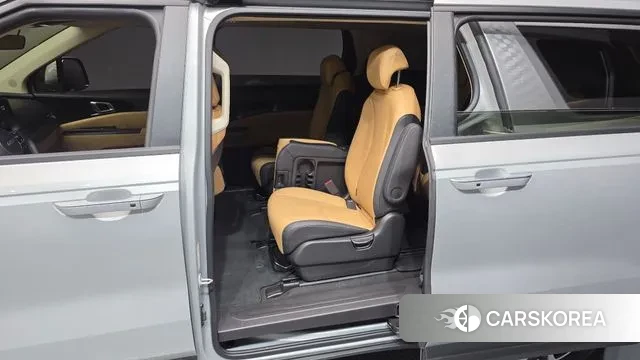 Kia Carnival 4th generation 2022 Серебряный из Кореи, фото 2