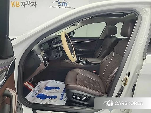 BMW 5 Series (G30) 2018 Белый из Кореи, фото 2