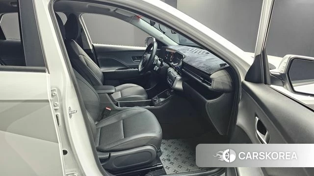 Hyundai Kona (SX2) 2023 Белый из Кореи, фото 2