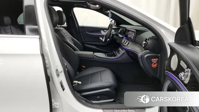 Mercedes-Benz E-Class W213 2023 Белый из Кореи, фото 2