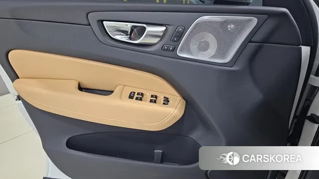 Volvo XC60 second Generation 2024 Белый из Кореи, фото 2