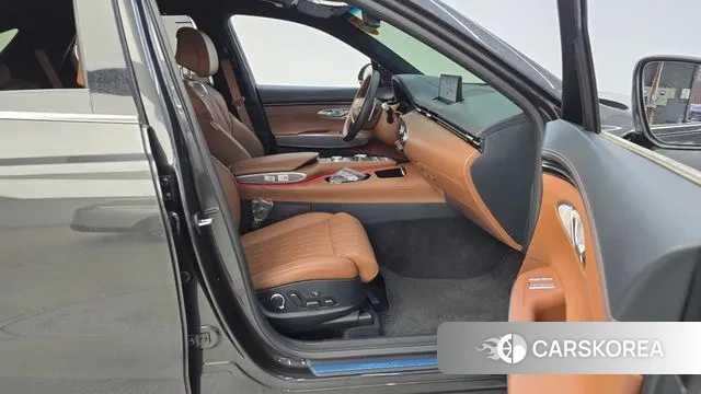 Genesis GV70 2023 Серый из Кореи, фото 2