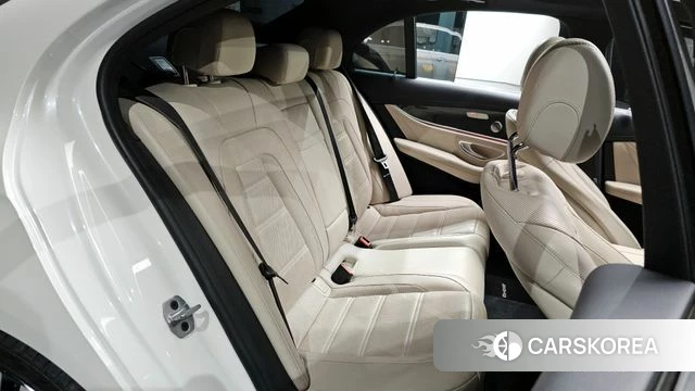 Mercedes-Benz E-Class W213 2018 Белый из Кореи, фото 2