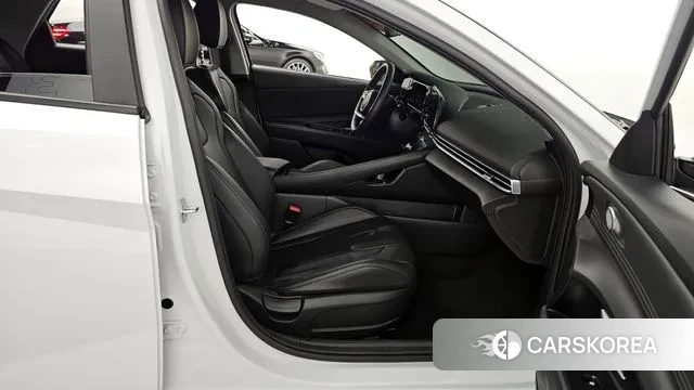 Hyundai The New Avante (CN7) 2023 Белый из Кореи, фото 2