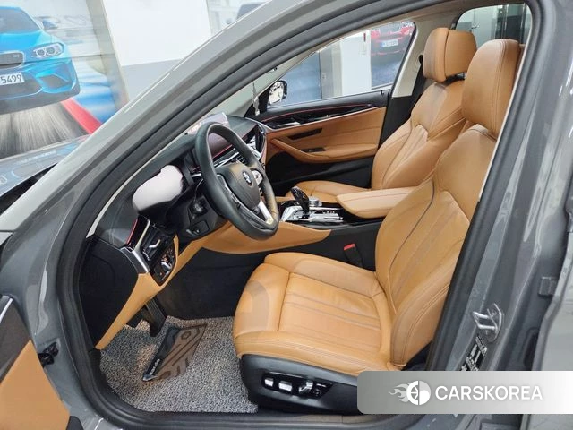 BMW 5 Series (G30) 2022 Серебристо-серый из Кореи, фото 2